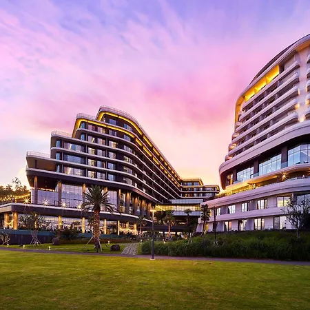 Parnas Hotel Jeju Seogwipo Exterior photo The hotel at dusk